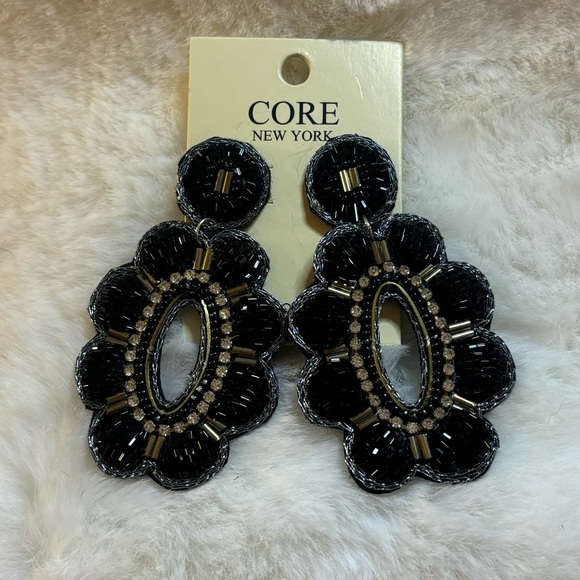 SWEET AS BLOOMS BEADED OPEN OVAL DROP WITH A SCALLOPED EDGE IN BLACK - Picture 2 of 3